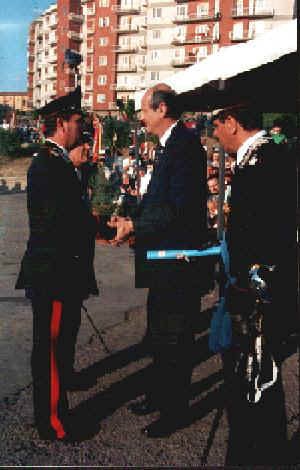 Consegna medaglia d'Argento al Brig. C. D'Auria Giuseppe dal prefetto di Enna Andreana anno 2000